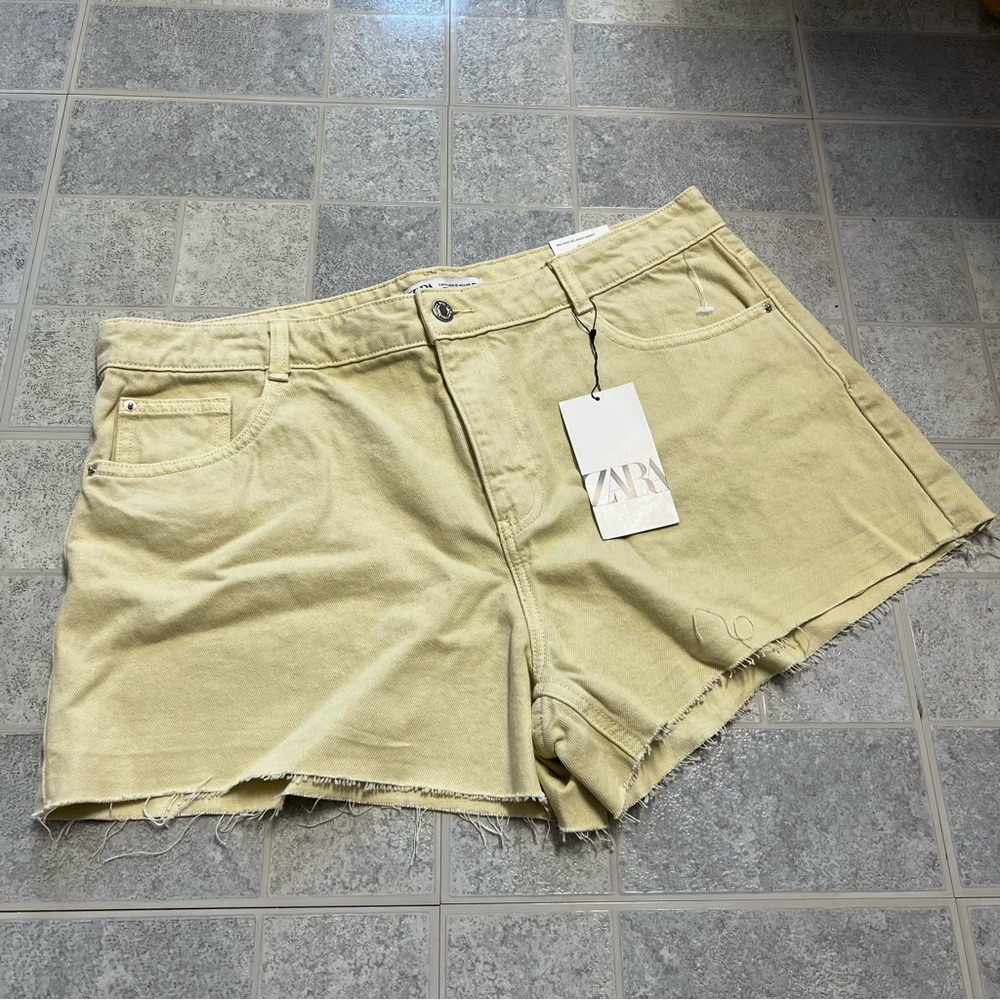 NWT Zara Mid-Rise Relaxed Faded Yellow Shorts